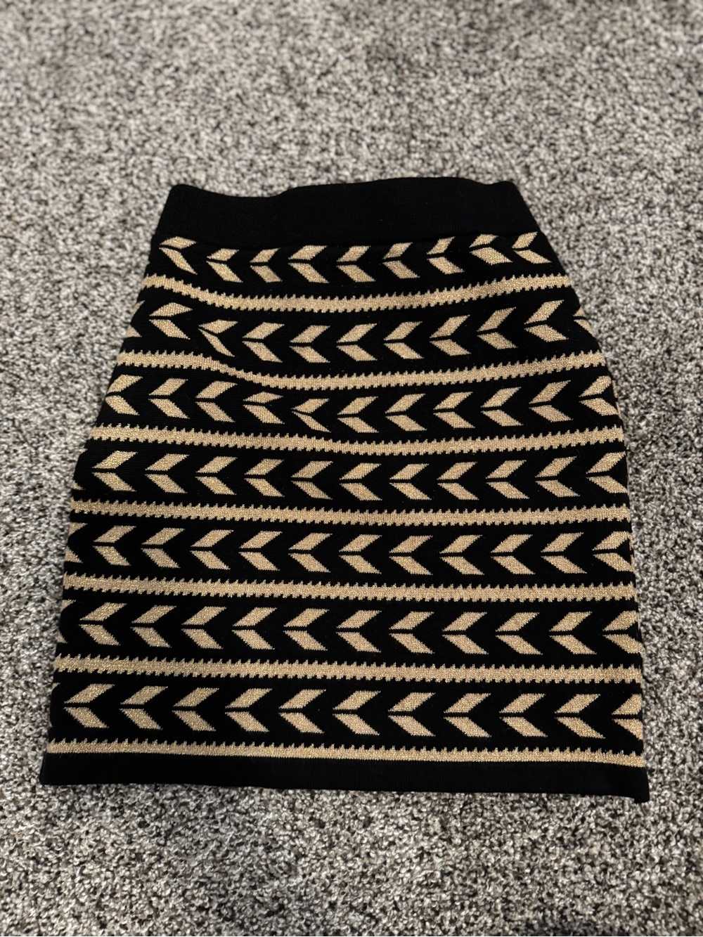 Forever 21 Black and Tan Geometric Knit Pencil Skirt Size s